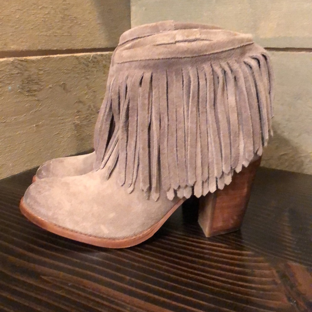 NWT Frye Llana Fringe Bootie - Picture 5 of 16